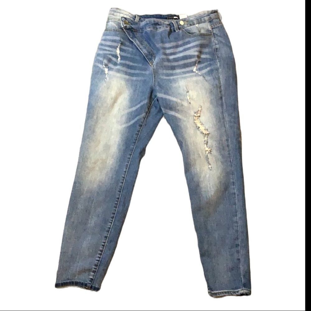 Fashion Nova Size 1X Unique Denim Jeans. Distressed And Light Whiskering.